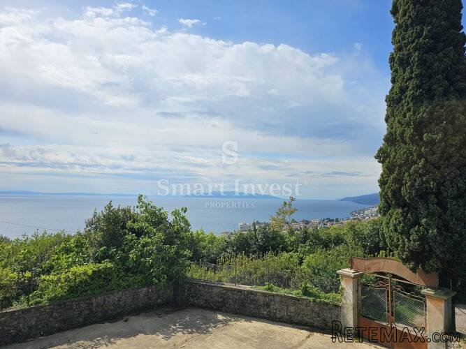 OPATIJA, povijesna vila s velikom okućnicom i pogledom na..