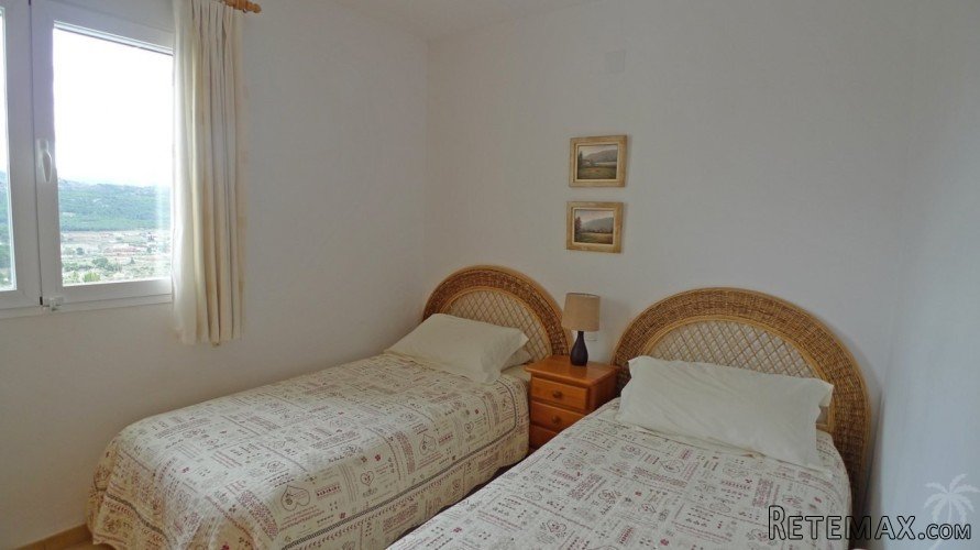 A stunning villa for sale located on a small and select.. - 8