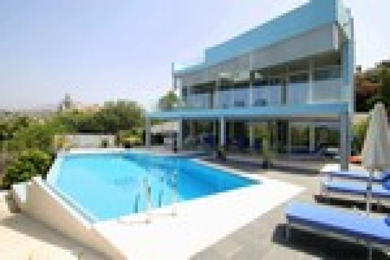 4 Bedrooms - Villa - Malaga - For Sale
