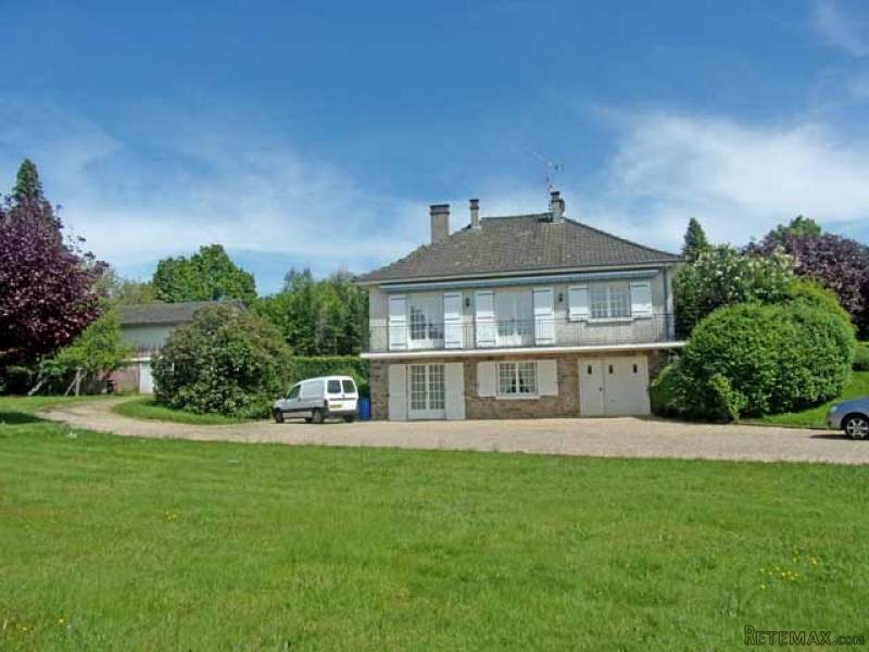 Village House With Basement And 3,330..
