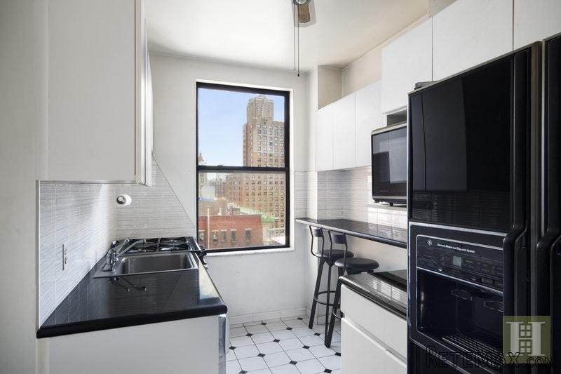 3 bedroom Apartment For Sale: 320 WEST.. - 2