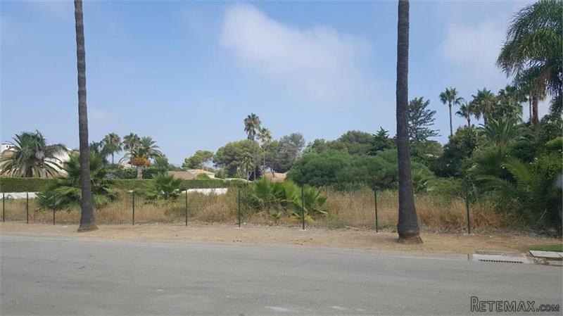 Plot For Sale: Plot in Kings and..
