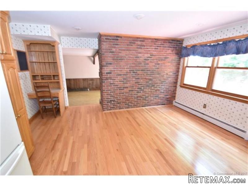 5 Bedrooms - Colonial - CT - For Sale - 2