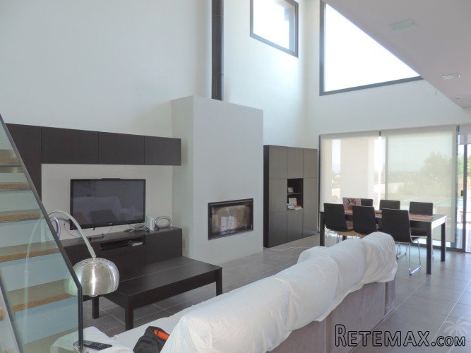 This modern property is located in the middle of nature, on.. - 4