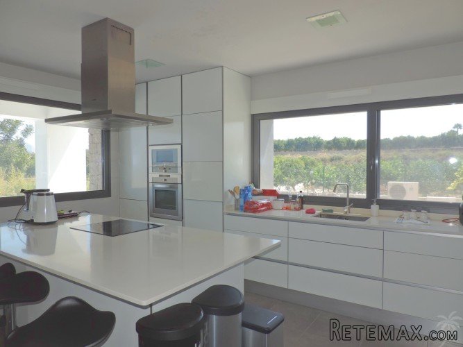 This modern property is located in the middle of nature, on.. - 5