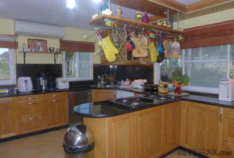 4 bedroom lake view pool Villa.. - 2