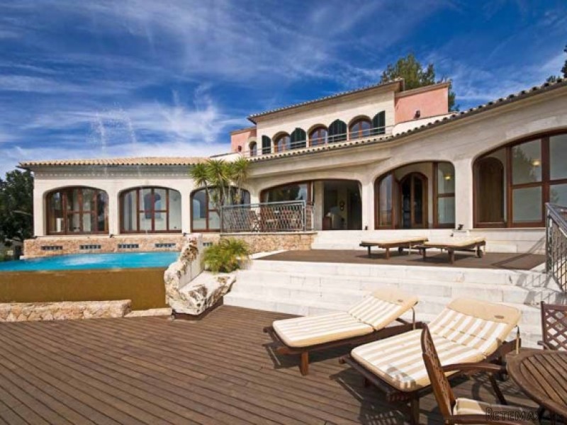 Top Quality Villa With Great Views In..