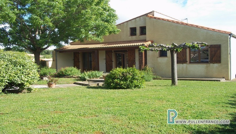 Lovely Single Storey Villa With 3..