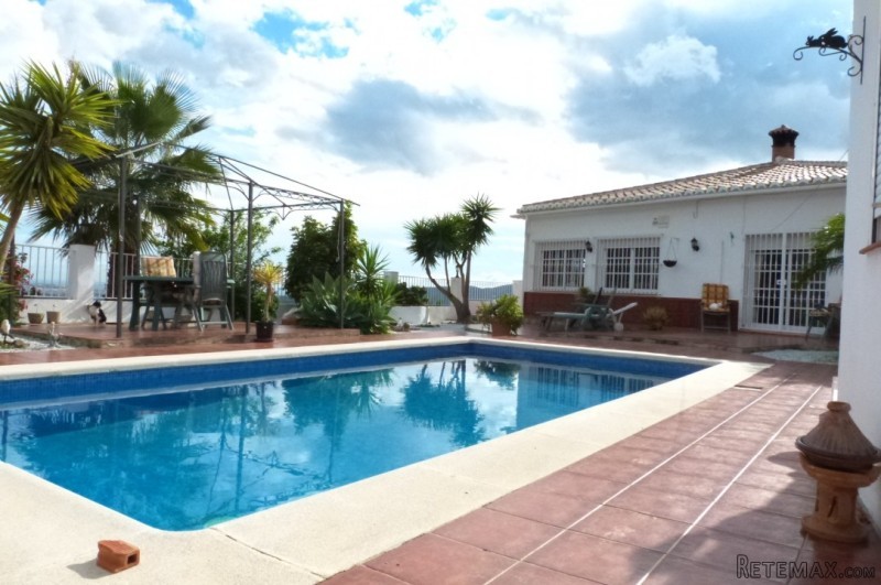 4 bedroom, 3 bathroom Villa, (build 200..