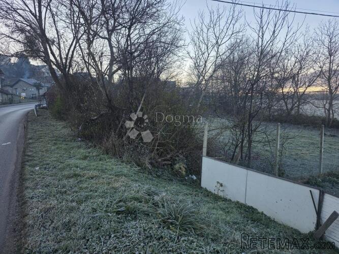 Građevinsko zemljište 479m² na izvanrednoj lokaciji nadomak - 2