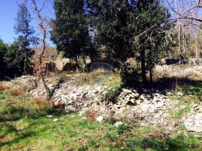 Veliko zemljište s postojećim objektima za adaptaciju - 5