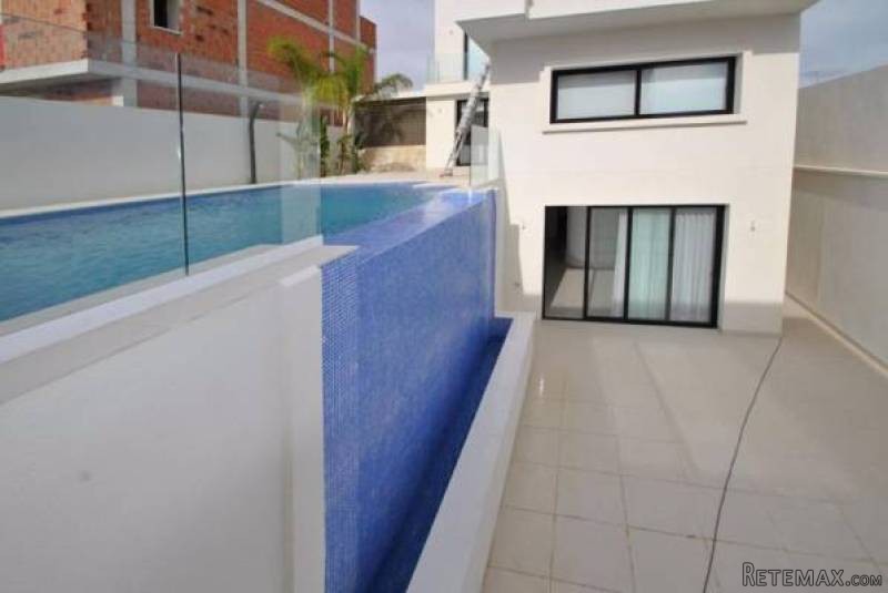 4 Bedroom 4 Bathroom Villa In Guardamar.. - 2