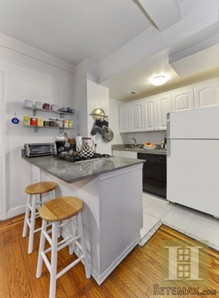 1 bedroom Apartment For Sale: 40 WEST.. - 2