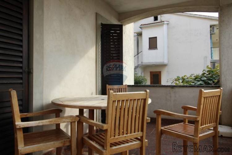 POREČ - Kuća sa okućnicom, parkingom i garažom 320 m2