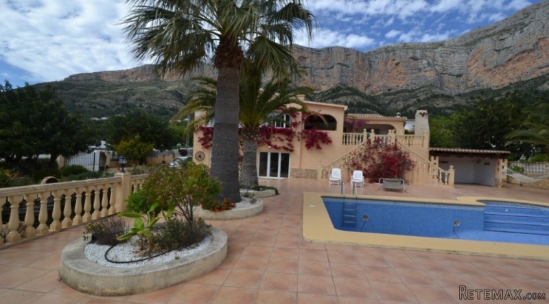V1631 - Lovely Villa At The Foot Of The..