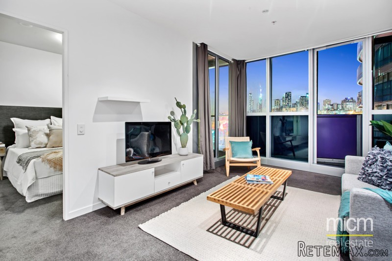 Live in the World Class Quays Complex!