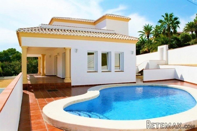 The villa for sale in mediterrean style was built a few.. - 2