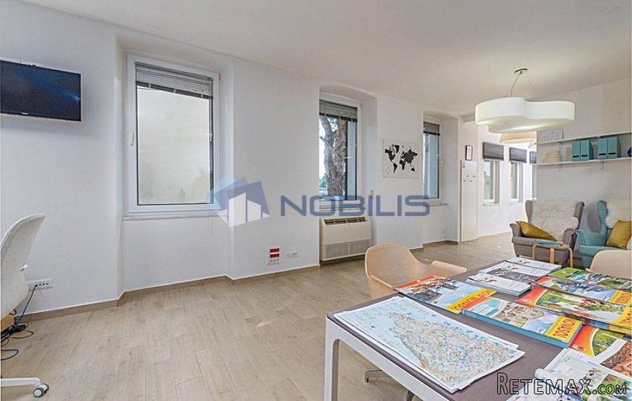 Poreč, centar - prizemni ulični poslovni prostor, 61m2 - 3