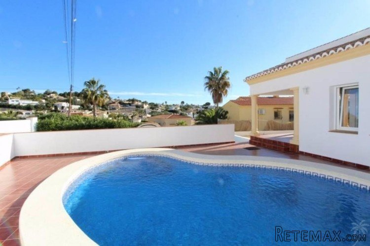 The villa for sale in mediterrean style was built a few.. - 3