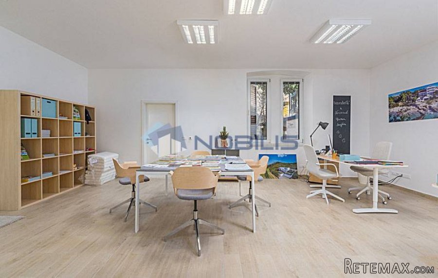 Poreč, centar - prizemni ulični poslovni prostor, 61m2 - 4