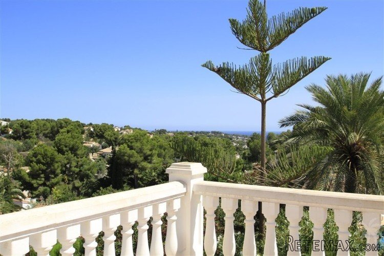 The villa for sale in mediterrean style was built a few.. - 4