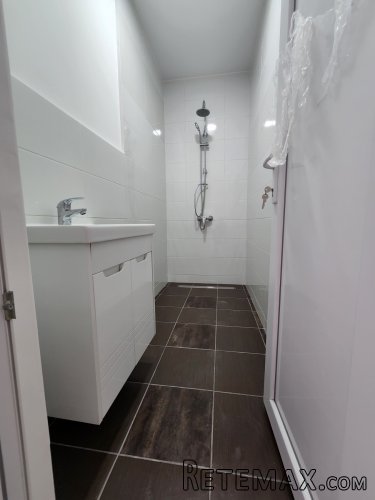 Izdaje se poslovni objekat od 550m2 - 5