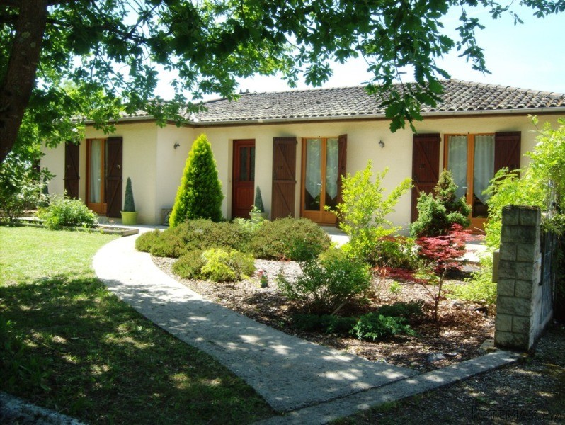 maison AURIAC SUR DROPT 236 500 €..