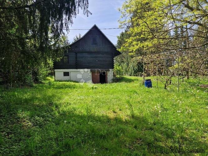 Na brijegu kuća mala