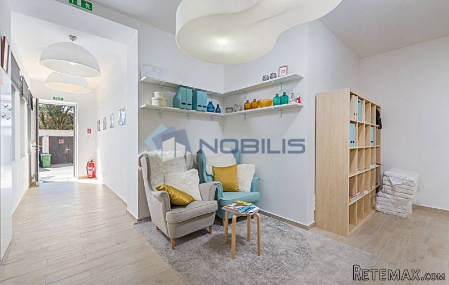 Poreč, centar - prizemni ulični poslovni prostor, 61m2 - 6