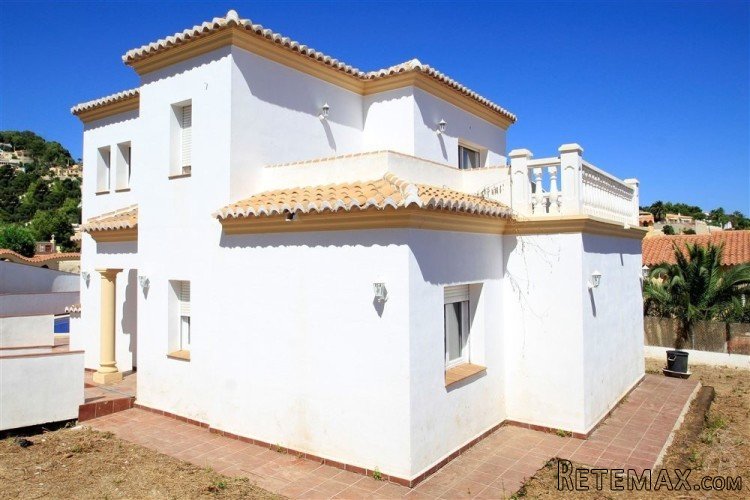 The villa for sale in mediterrean style was built a few.. - 6