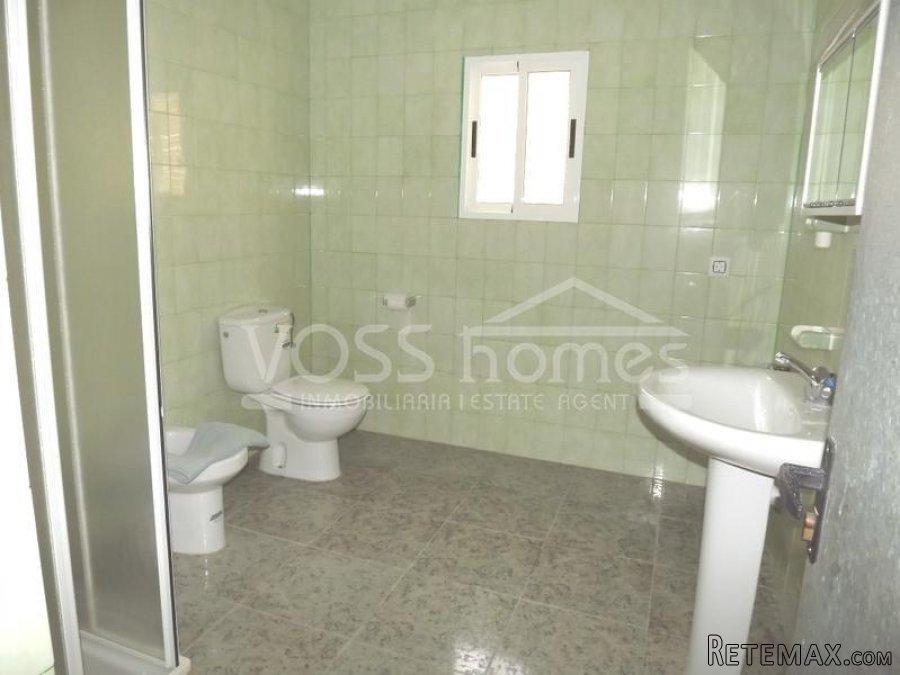 ABSOLUTE BARGAIN......A semi detached (but totally private).. - 17