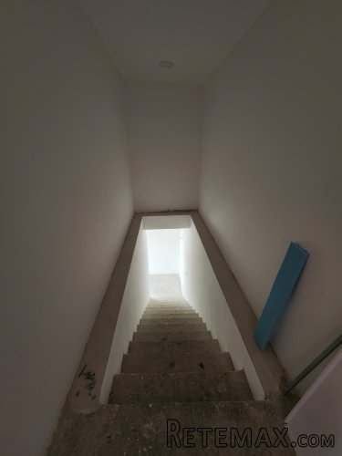 Izdaje se poslovni objekat od 550m2 - 7