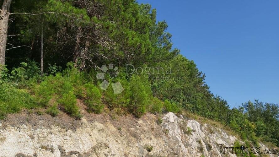 Zemljište sa tri ruševne kuće - 7