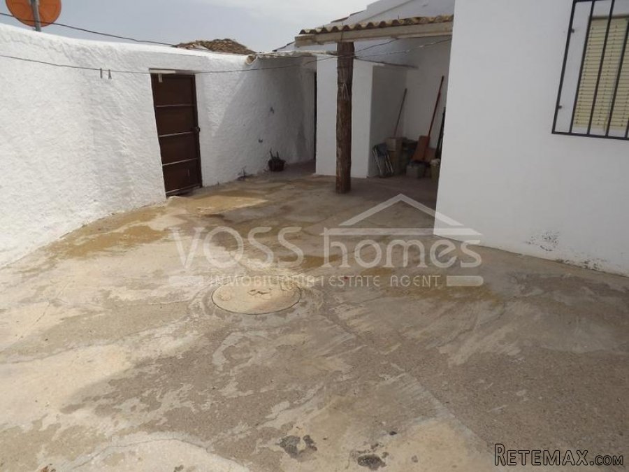 ABSOLUTE BARGAIN......A semi detached (but totally private).. - 19