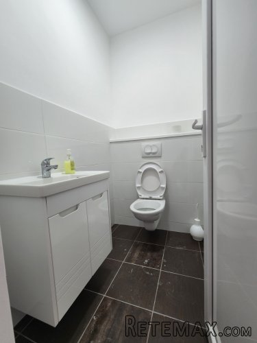 Izdaje se poslovni objekat od 550m2 - 9