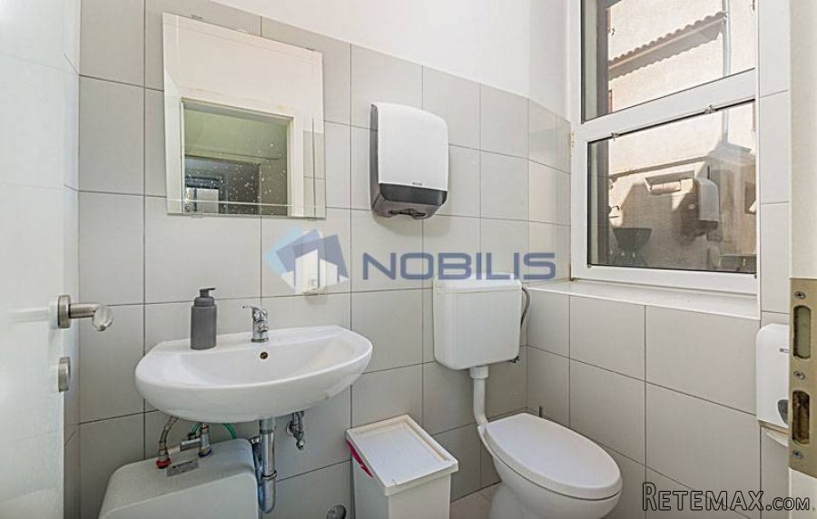 Poreč, centar - prizemni ulični poslovni prostor, 61m2 - 9