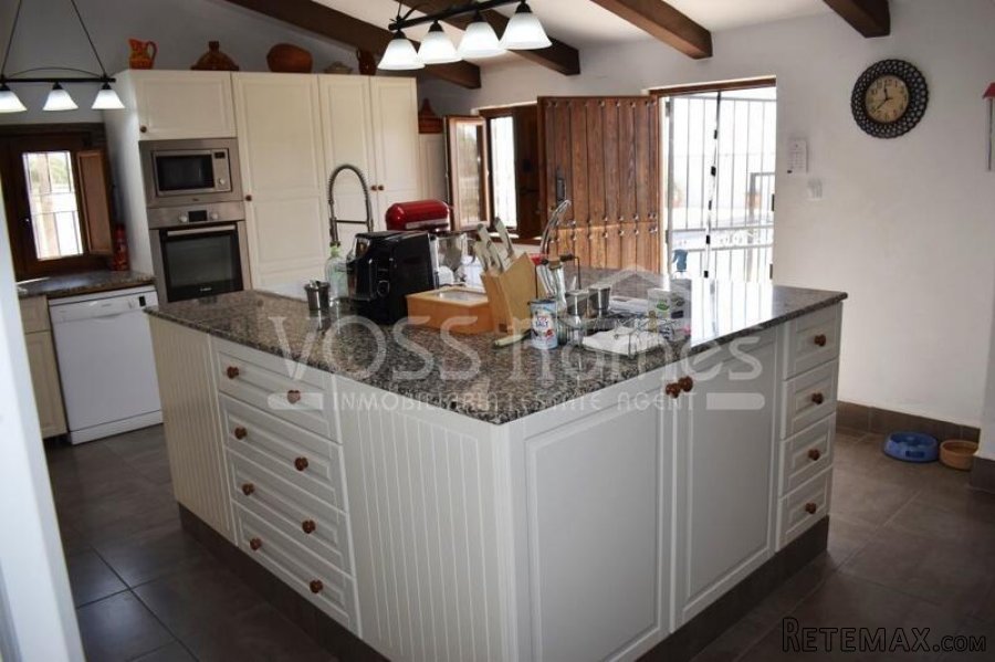 RESERVED APRIL 2022 - Large 4 / 5 bed, 3 bath, recently.. - 20