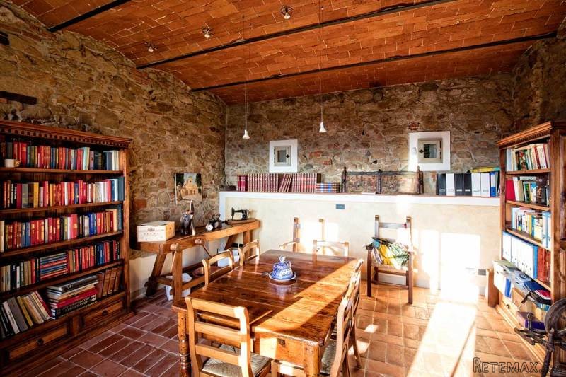 Superbly Restored Tuscan Country House - 2