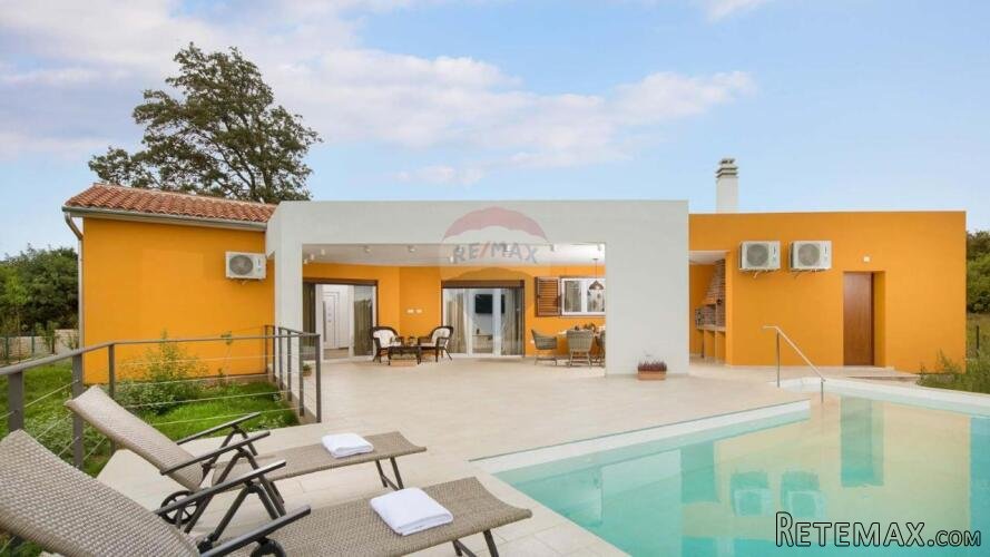 Istra, Svetvinčenat, villa sa bazenom na rubu mjesta - 2
