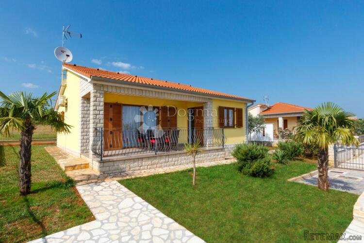 POREČ-KAŠTELIR,LABINCI- Kuća sa bazenom - 2
