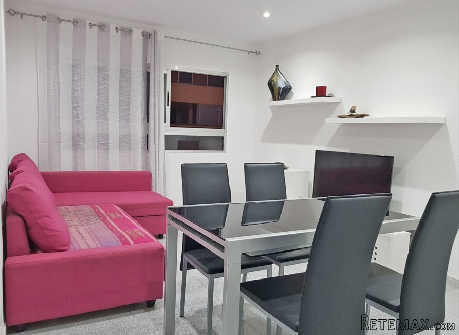Apartamento en el centro de Medano. Consta de sala de..