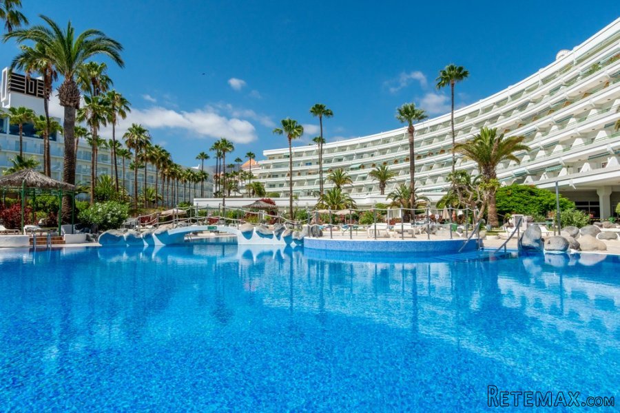 Apartment in the Altamira complex in El Duque. It consists..