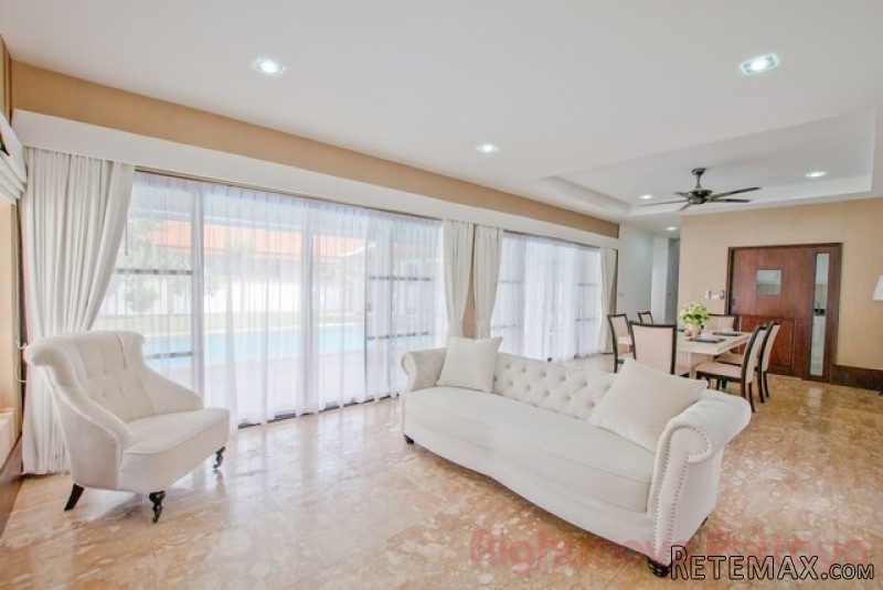 4 Bedroom House for sale in East.. - 2