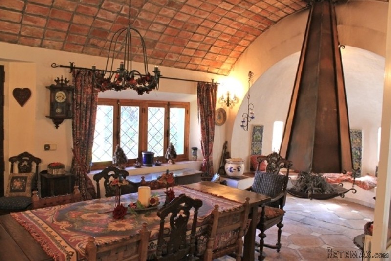 4 Bedrooms - Villa - Malaga - For Sale