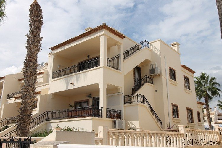 Beautiful upstairs apartment with sea view 300 meters from.. - 2