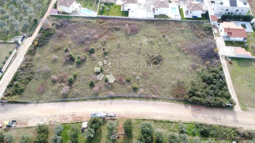 VODNJAN – RIJETKOST NA TRŽIŠTU! GRAĐEVINSKO ZEMLJIŠTE 2.080 - 2