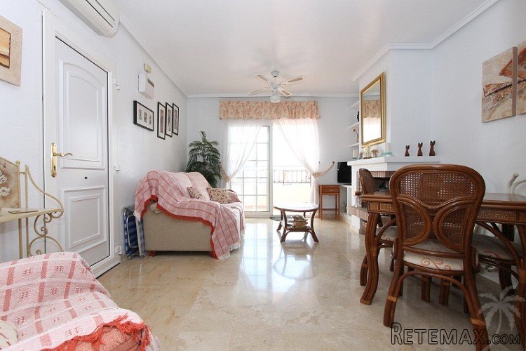 Beautiful upstairs apartment with sea view 300 meters from.. - 3