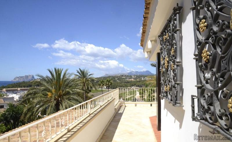 4 Bedrooms - Villa - Alicante - For Sale