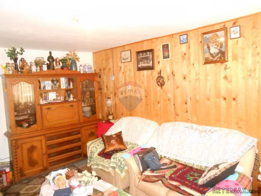 Istra, Vodnjan, kuća u nizu kod centra,za uređenje - 4