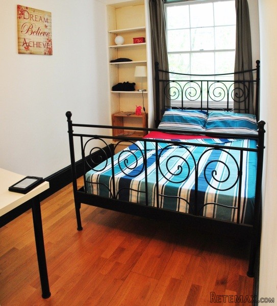 Single with double bed near Angel..